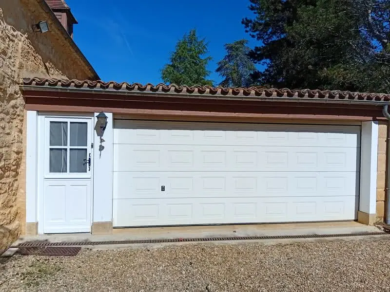 denis artisan residence secondaire remise en peinture porte garage