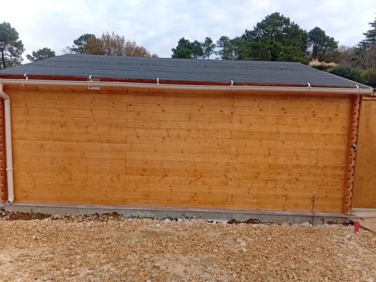 lasure et pose de gouttières cabanon bois sarlat denis artisan après compressé