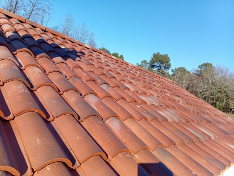 pose tuile toit couvreur périgueux denis Artisan